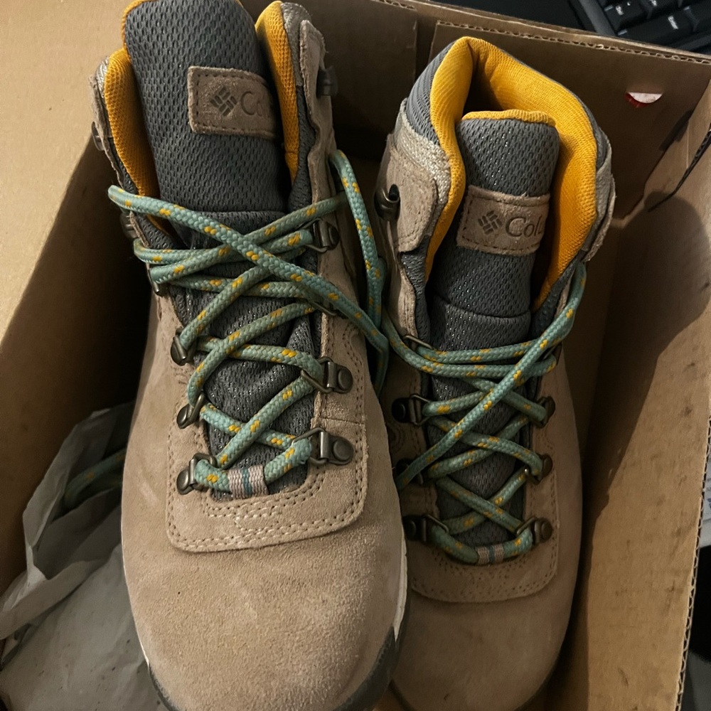 Columbia Women's Tan and Green Hiking Boots